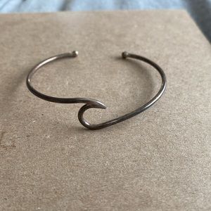 Wave design bracelet